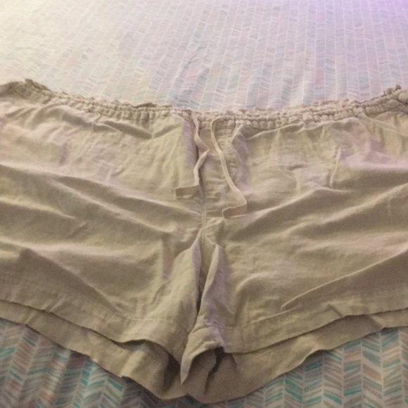 Cream cargo shorts - Picture 1 of 9